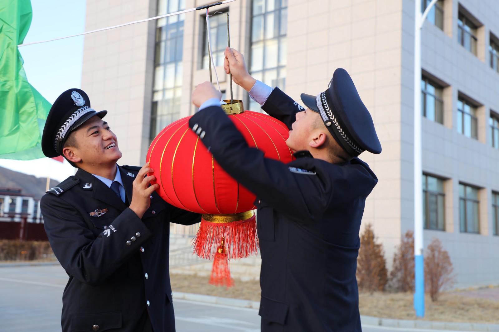 （要聞 新媒體）雪域邊關(guān)的他們，是歸途的(4189296)-20230122091651.jpg