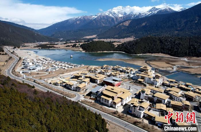 2月17日，西藏林芝魯朗小鎮(zhèn)。(無人機(jī)照片) 李林 攝