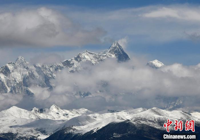 2月17日，西藏林芝色季拉山觀景臺(tái)拍到的南迦巴瓦峰。　李林 攝
