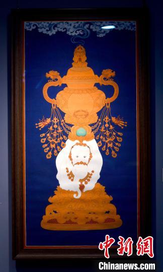 圖為5月16日，展覽中的新創(chuàng)唐卡作品《瑞象承香》。　李林 攝