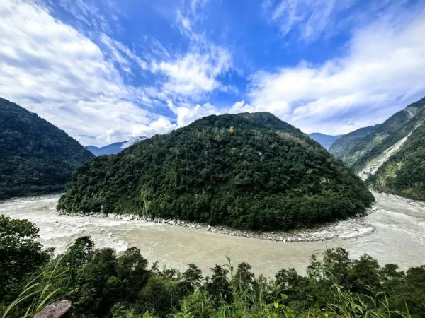幾代建設(shè)者，歷經(jīng)半個多世紀(jì)完成！這是一條怎樣的公路？