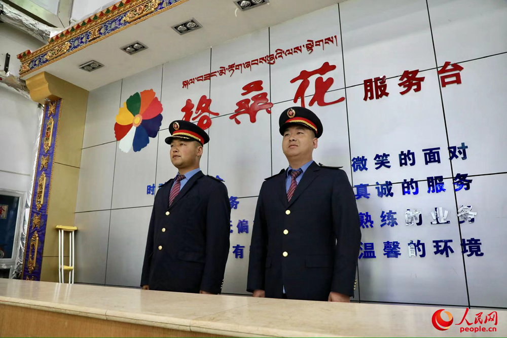 那曲火車站格?；ǚ?wù)臺(tái)。人民網(wǎng)記者 次仁羅布攝