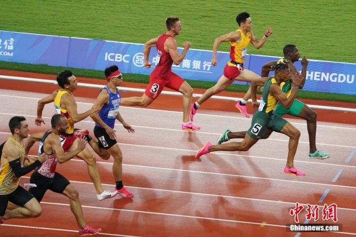 8月2日，第31屆世界大學生夏季運動會男子100米決賽在四川成都舉行，牙買加選手GOLDSON Kadrian dwayne(右一)以10秒04奪得男子百米冠軍。<a target='_blank' href='/'><p  align=
